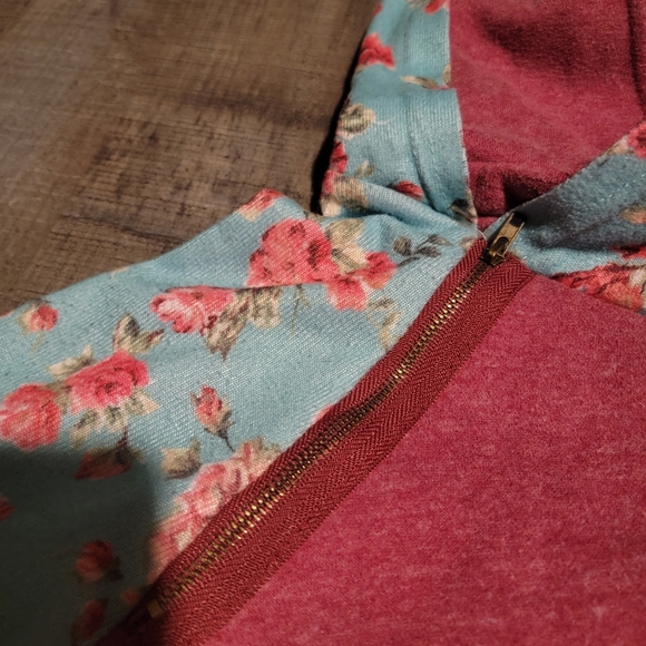 Floral double hooded sweater size medium - Picture 3 of 4